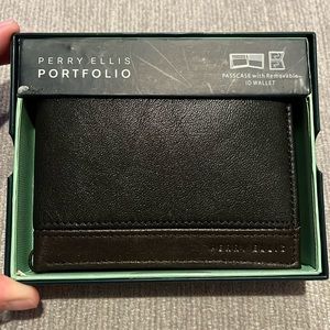 BRAND NEW Perry Ellis wallet